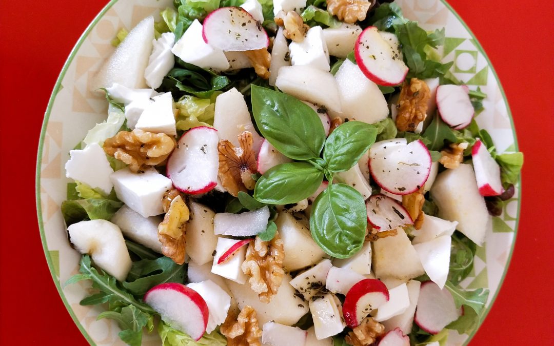 Ensalada de rúcula, pera, nueces y queso fresco de cabra-cena