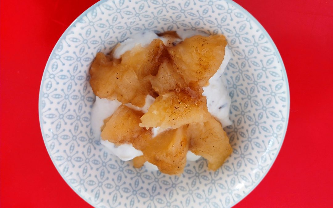 Yogur con manzana al horno-Desayuno