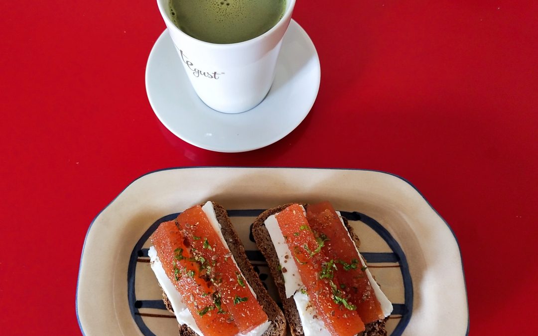 Pan sarraceno con queso fresco de cabra y membrillo-Desayuno