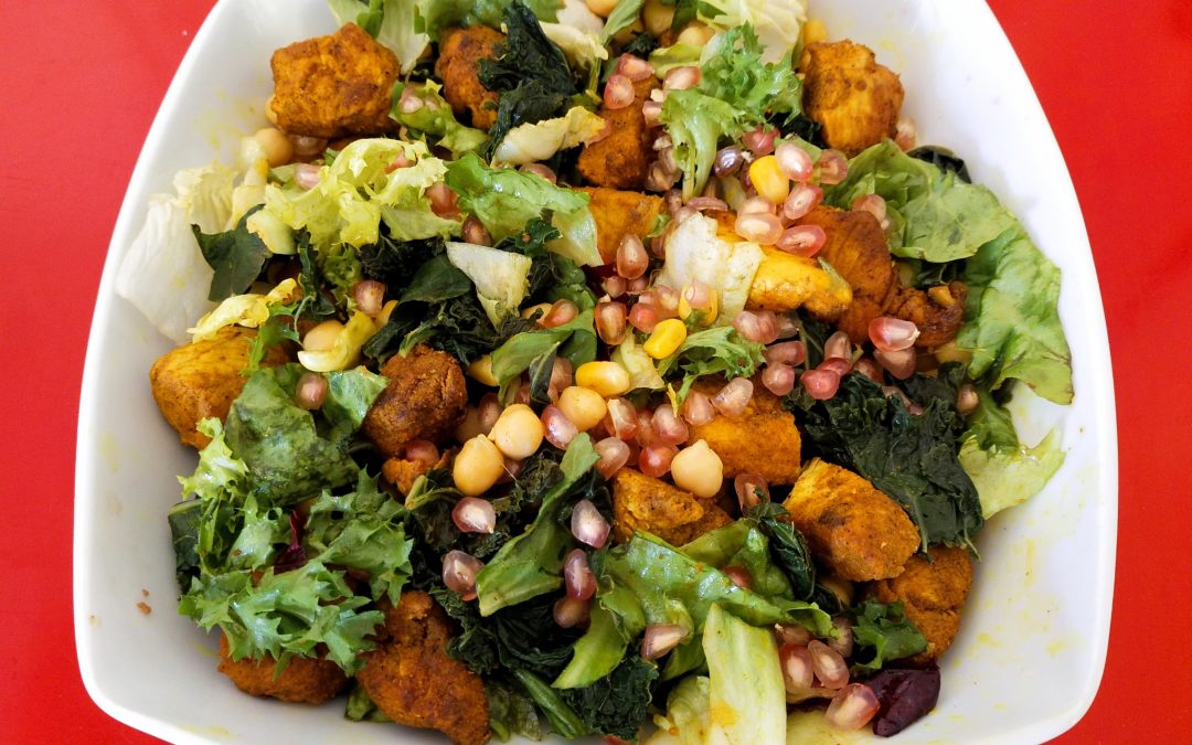 Ensalada de hojas de col y lechuga con pollo macerado-Cena