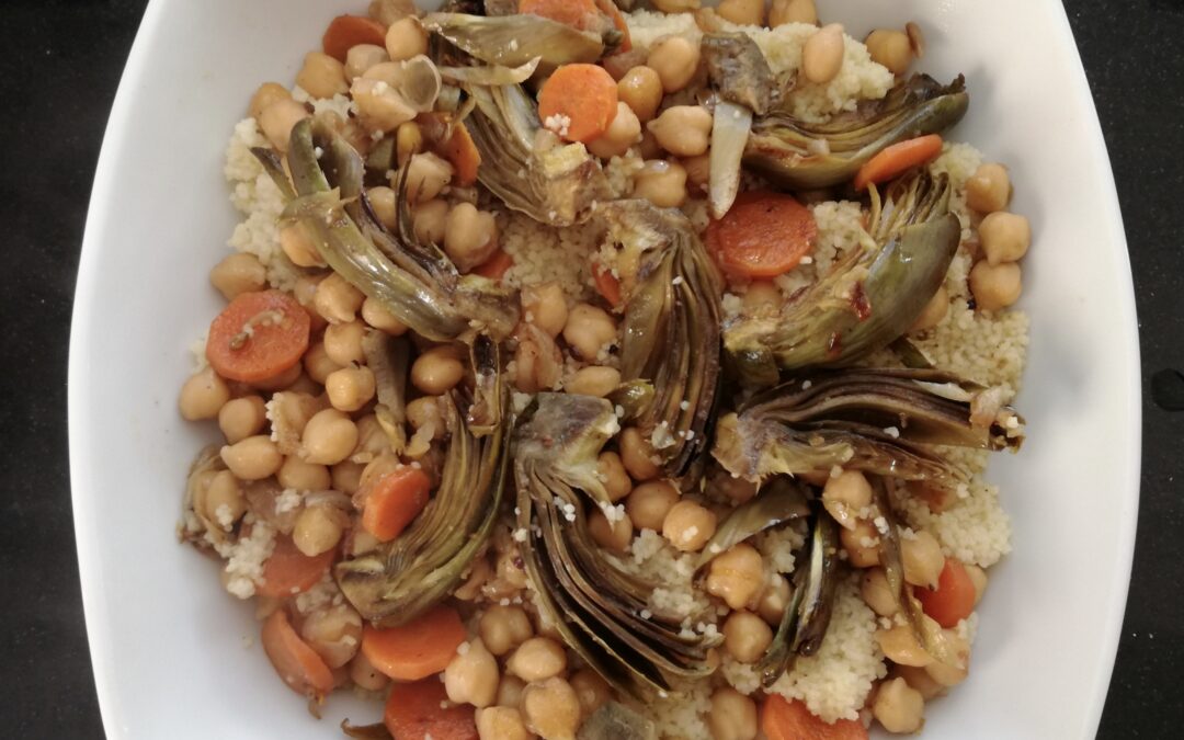Cous-cous amb carxofes i cigrons